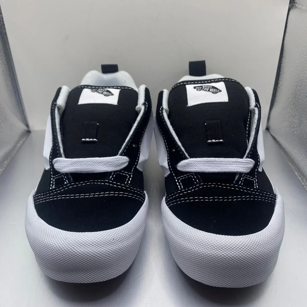 NEW Vans Knu Skool Black White Kids Size‎ 2.5 Low Top Skate Shoes Sneakers